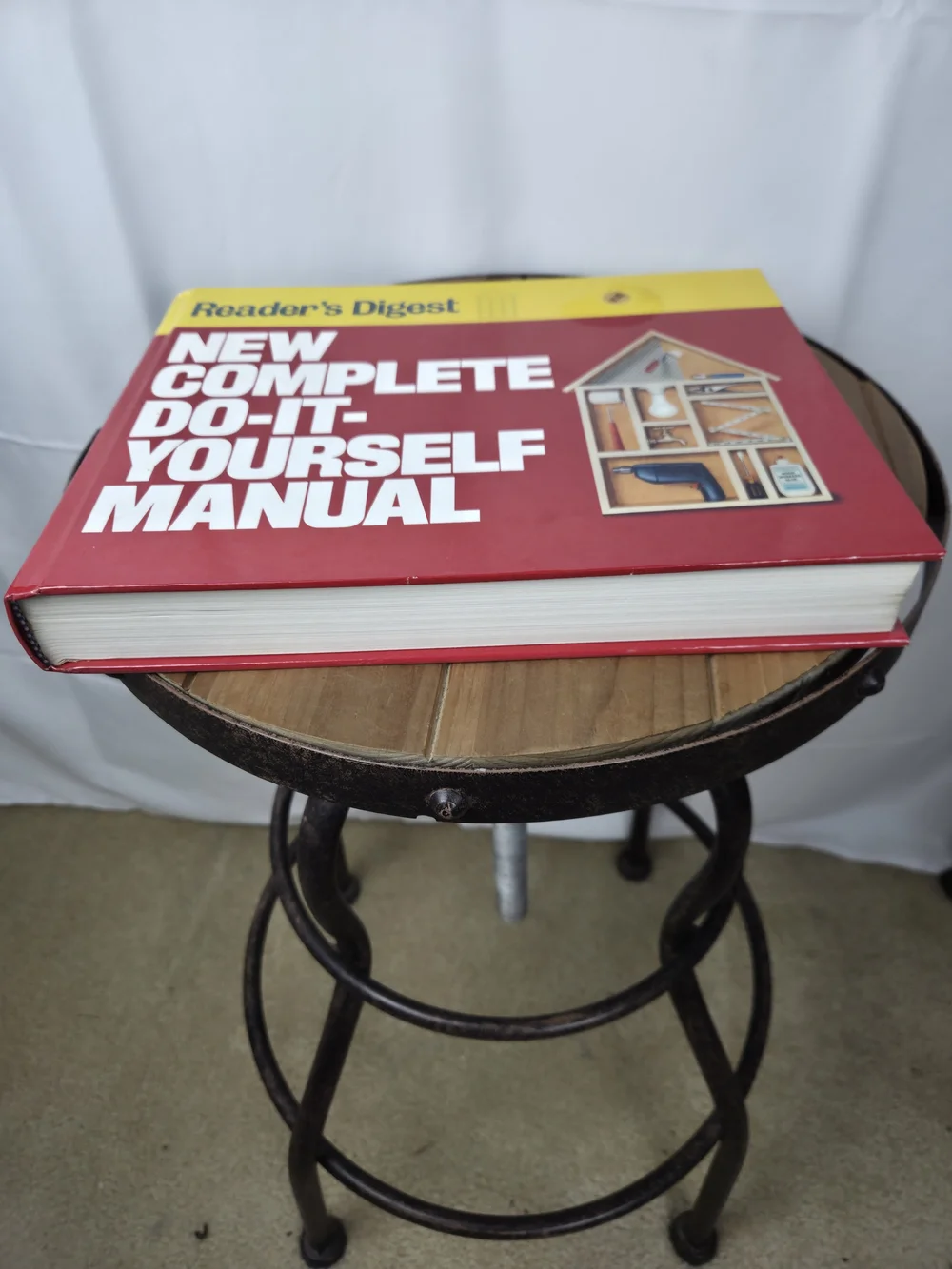 Hard Back...Reader's Digest New Complete Do-It-Yourself Manual - Red